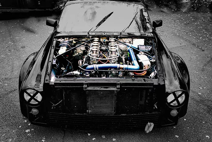 Motor V12 Jaguar XJ reconstruido para competición en Spa Classics – fotografía artística "XJ's Engine" edición limitada