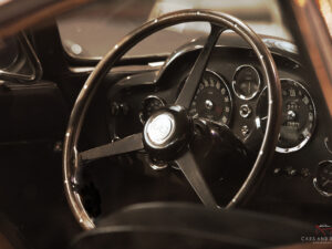 Pintura decorativa de coches modernos - Aston Martin DB5