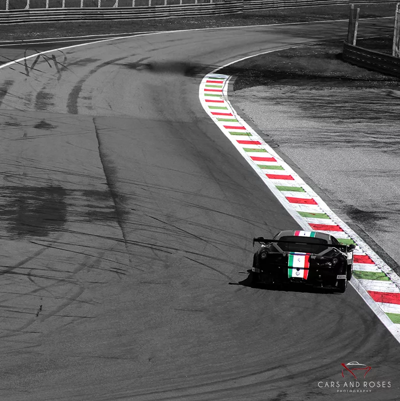 Ferrari 458 Italia GT3 con colores de la bandera italiana – fotografía artística color selectivo edición limitada