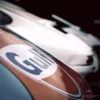 Foto Porsche 911 Classic Gulf Porsche 901 con librea Gulf azul y naranja trasera en fila de clásicos – fotografía artística 8 ejemplares