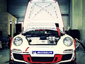 Porsche 911 GT3 capó abierto gran formato – fotografía artística casi pictórica edición limitada 25 ejemplares