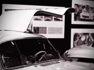 Pintura decorativa de marcos automotrices – 300 SL Puerta alas de gaviota Mercedes 300 SL – fotografía artística detalle icónico vintage edición limitada