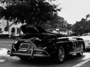 Cuadro fotográfico del Porsche 356 clásico, el primer Porsche de producción y ancestro del legendario 911, fotografía artística de coche histórico de colección edición limitada Cars and Roses