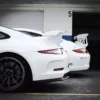 Impresión acrílica dos Porsche GT, 991 GT3 trasero en primer plano y Porsche 997 RS al fondo, dueto de generaciones del GT de Stuttgart, fotografía artística deportiva edición limitada plexiglás