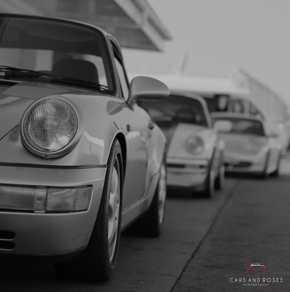 Díptico y tríptico: fila de Porsche 911 clásicos en blanco y negro, fotografía de autor en edición limitada