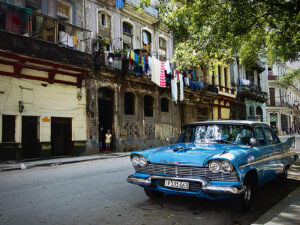 Lona Automotriz Cuba