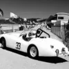 pintura de decoración de pared de coche viejo Jaguar XK 140 piloto listo para salir a la pista Monterey Classic Laguna Seca California – fotografía automovilismo histórico edición limitada