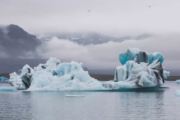 FOTOGRAFÍA DEL GLACIAR JÖKULSÁRLÓN Laguna glaciar Jökulsárlón Islandia icebergs flotando aguas azules glaciar Breiðamerkurjökull – fotografía paisaje ártico edición limitada