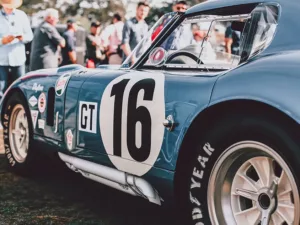 Ford Shelby Cobra Daytona Coupe carrocería aerodinámica azul Carroll Shelby años 60 – fotografía automovilismo histórico edición limitada