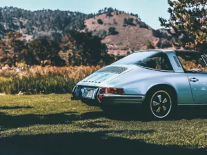 Fotografía Antigua Porsche 911 Cuadro vintage Porsche 911 antiguo en fotografía artística de época, coche clásico de colección en imagen retro de alta calidad, decoración mural automovilística edición limitada Cars and Roses