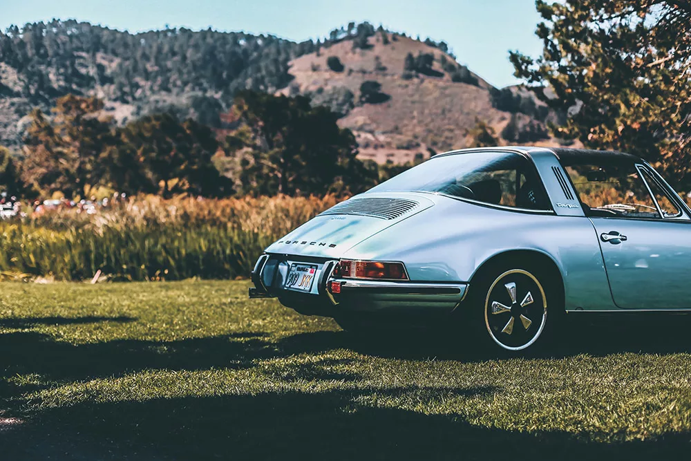 Fotografía Antigua Porsche 911 Cuadro vintage Porsche 911 antiguo en fotografía artística de época, coche clásico de colección en imagen retro de alta calidad, decoración mural automovilística edición limitada Cars and Roses