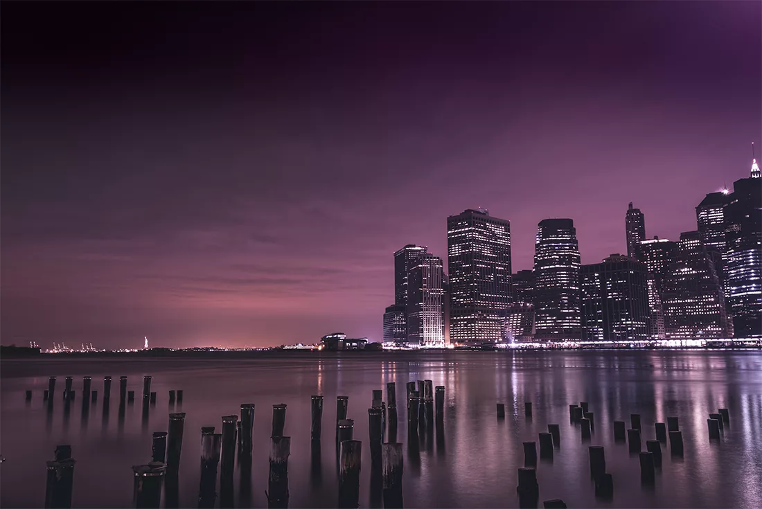 Nueva York en fine art: Old Pier 1 en Brooklyn Bridge Park con el skyline de Manhattan, fotografía de autor