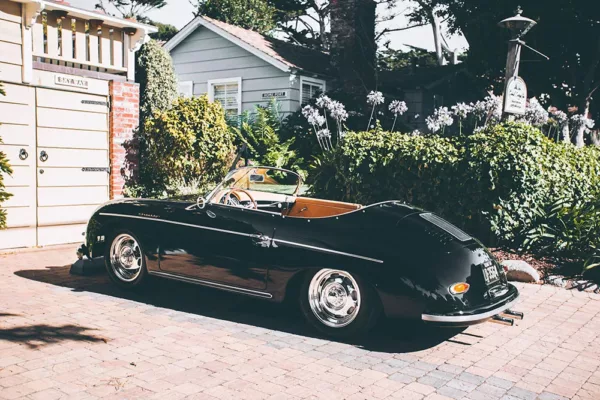 Fotografía Porsche 356 Carmel By The Sea Fotografía artística Porsche 356 clásico plateado en Carmel-by-the-Sea California, coche de colección en la ciudad del Concours d'Elegance de Pebble Beach, decoración mural automovilística vintage