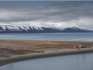 Fotografía de cabañas de cazadores en Svalbard