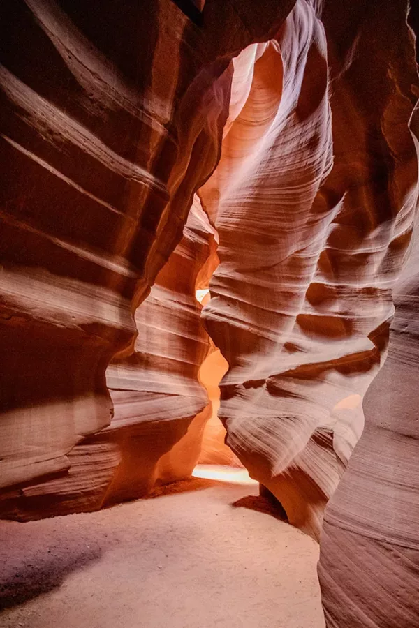 Fotografía fine art Upper Antelope Canyon – Luz y sombra en la roca arenisca de Arizona, impresión en edición limitada