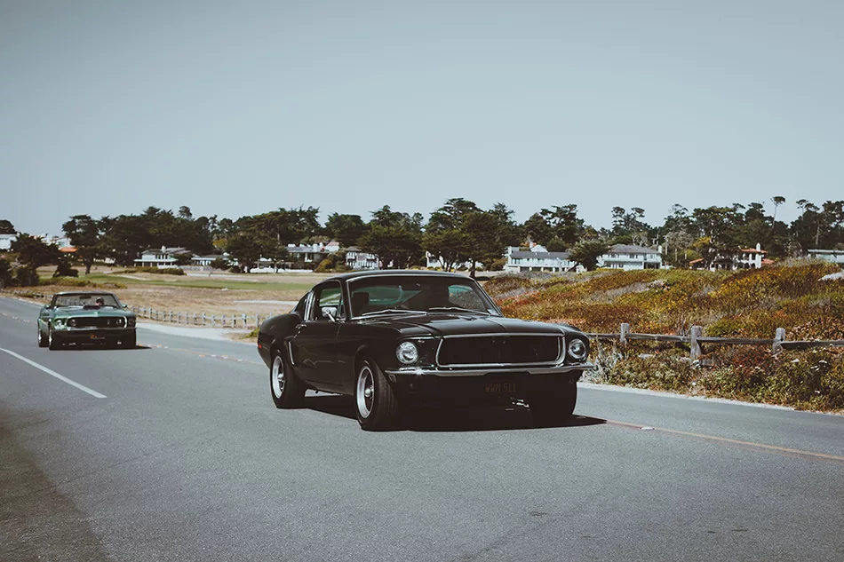 Fotografía Vintage de Ford Mustang Fotografía de colección Ford Mustang vintage americano clásico, muscle car icónico de los años 60 en imagen artística retro, cuadro decorativo de coche americano edición limitada Cars and Roses
