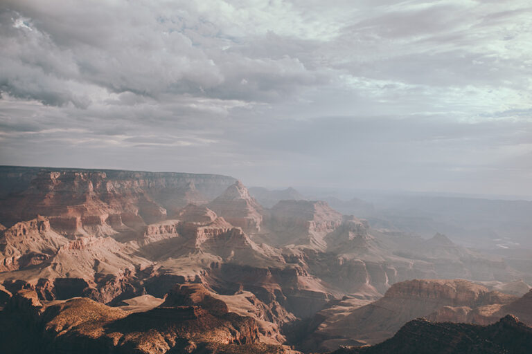 Gran Cañón del Colorado Arizona capas geológicas colores cálidos amanecer vista panorámica – fotografía artística paisaje USA edición limitada