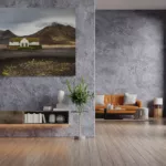 Cuadros fotografía Lonely Diner restaurante solitario Islandia exhibidos en salón moderno escandinavo sobre sofá gris con decoración minimalista nórdica