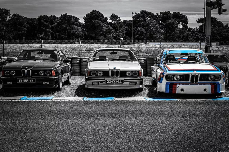 BMW clásicos Le Mans Classic parrilla salida BMW 2002 Turbo Serie 3 CSL 3.0 blanco negro colores M – fotografía edición limitada