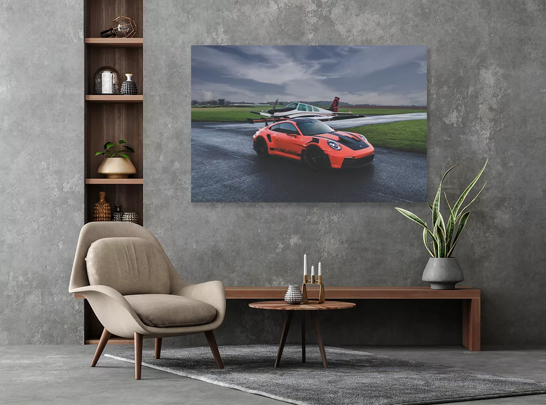 Fotografía Porsche GT3 RS naranja enmarcada en pared blanca - decoración mural automovilística