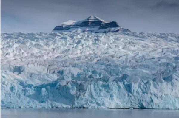 Capture-decran-2020-07-23-a-16.06.55.png Fotografía tonos de azul hielo glaciar Svalbard Ártico