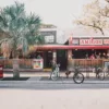 Bar Amigos Key West Florida fachada colorida ambiente tropical festivo sol – fotografía artística paisaje urbano edición limitada