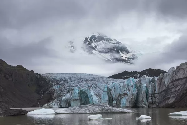 Photographie-Glacier-Svinafellsjokull.jpg Glaciar Svinafellsjökull – Joya de Hielo Islandés | Edición Limitada