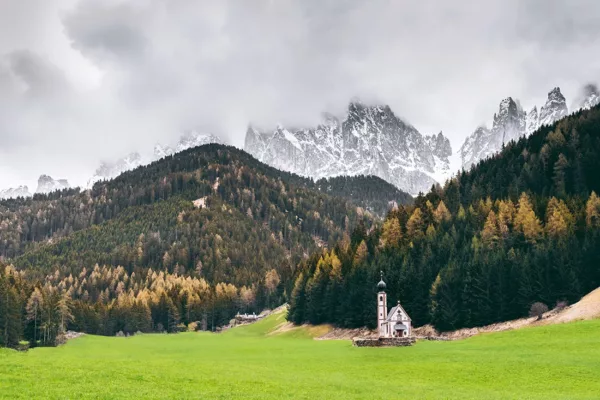 Photographie-San-Giovanni-Church-Dolomites.jpg Fotografía iglesia San Giovanni Val di Funes Dolomitas