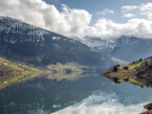 Fotografía lago Wägital Suiza Alpes