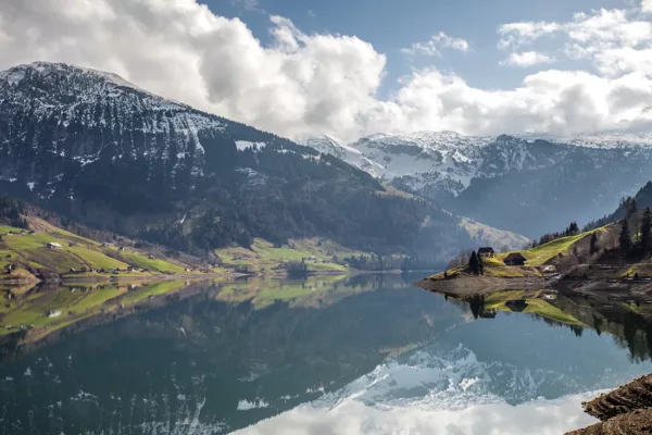 Fotografía lago Wägital Suiza Alpes