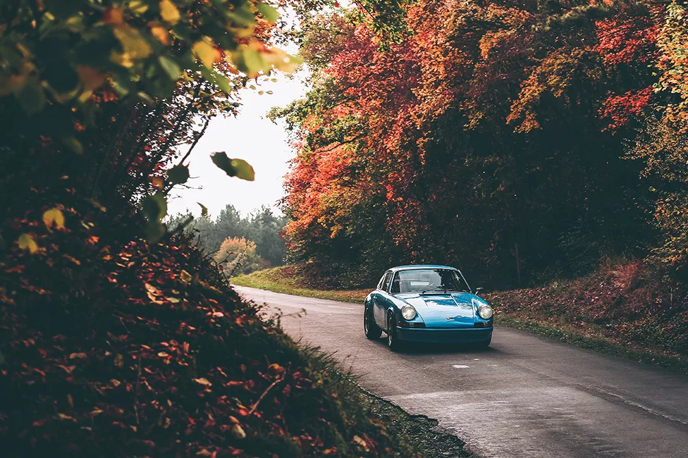 Porsche 911 clásico en otoño — idea de regalo para amante de los coches fotografía fine art