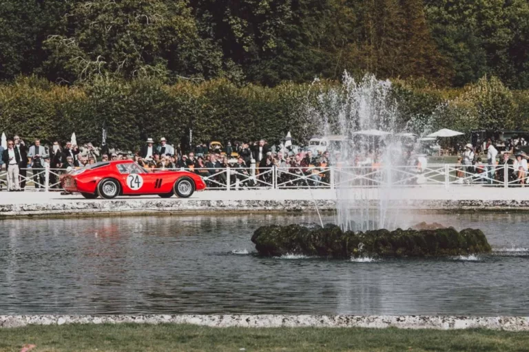 Ferrari 250 GTO junto al lago — fotografía fine art