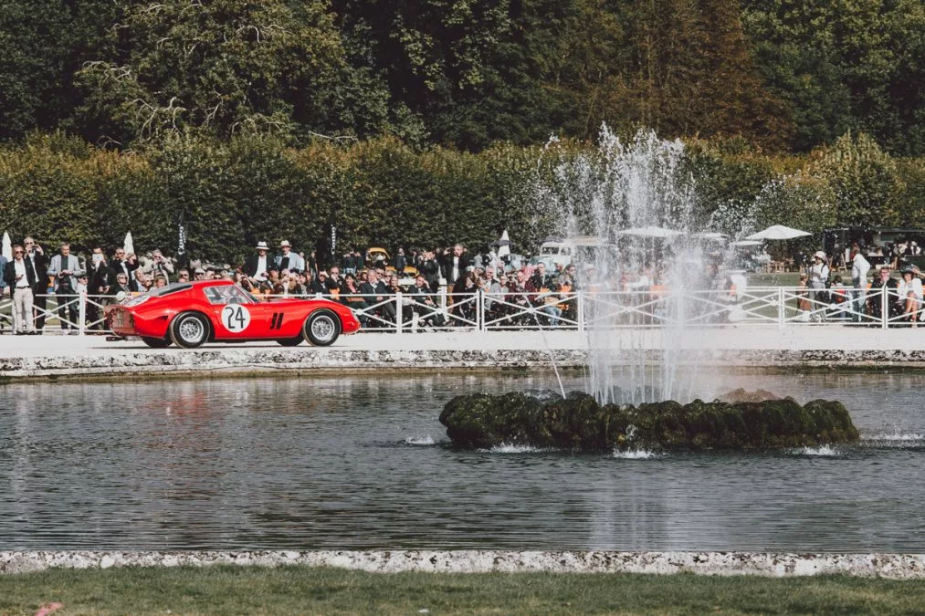 Ferrari 250 GTO junto al lago — fotografía fine art