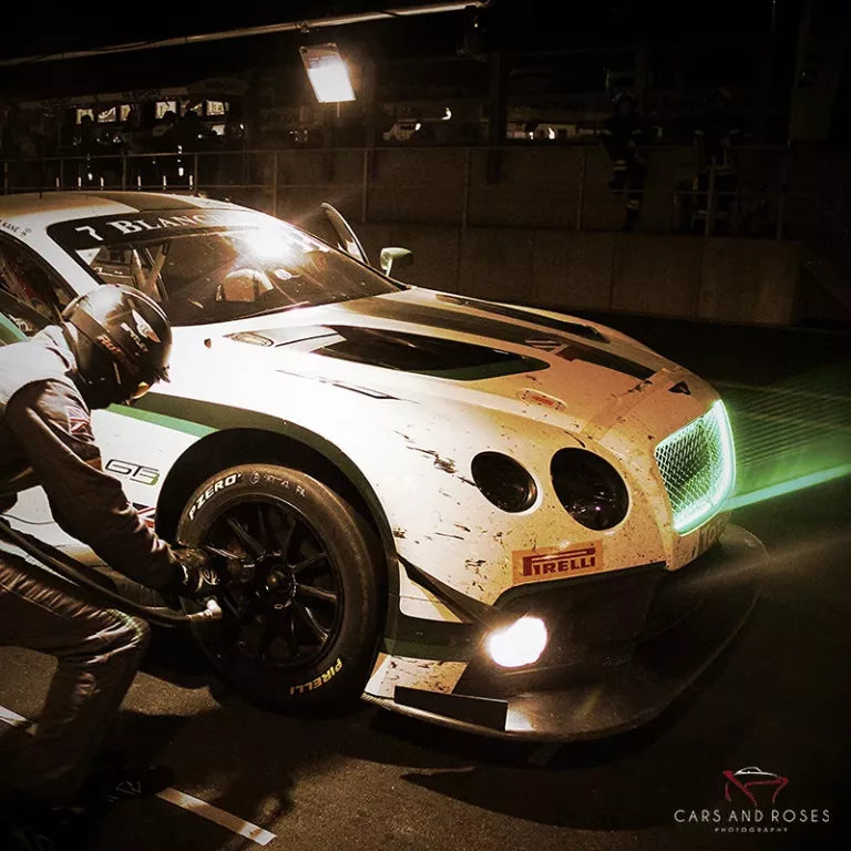Bentley GT3 fotografiado de noche en tono sepia, tirada de arte fine art edicion limitada