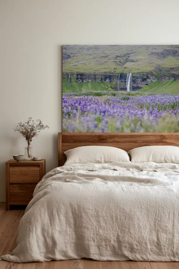 Wall Art Seljalandsfoss campanillas azules Decoracion mural fotografia fine art cascada Seljalandsfoss Islandia salon interior cuadro gran formato