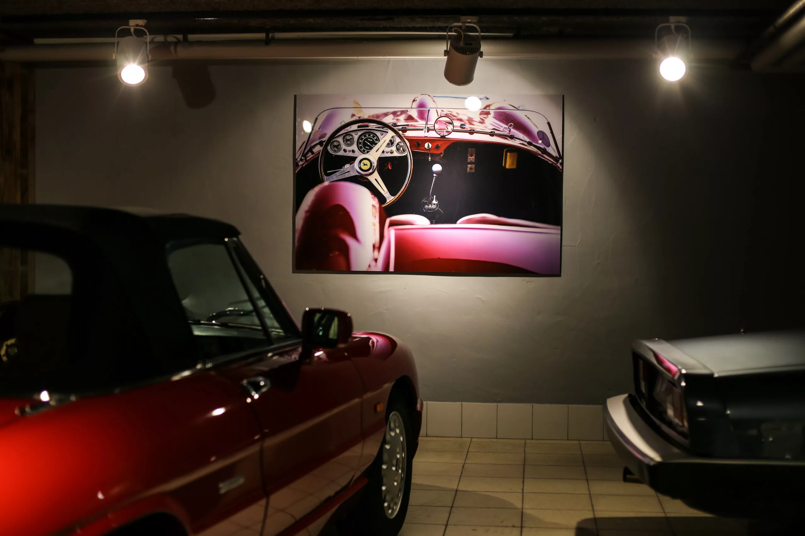 Obra Cars and Roses instalada en casa de un cliente - impresion fine art