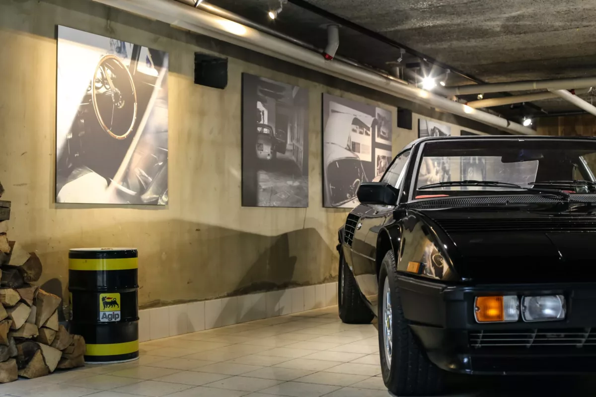 Obra Cars and Roses instalada en casa de un cliente – fotografía de autor