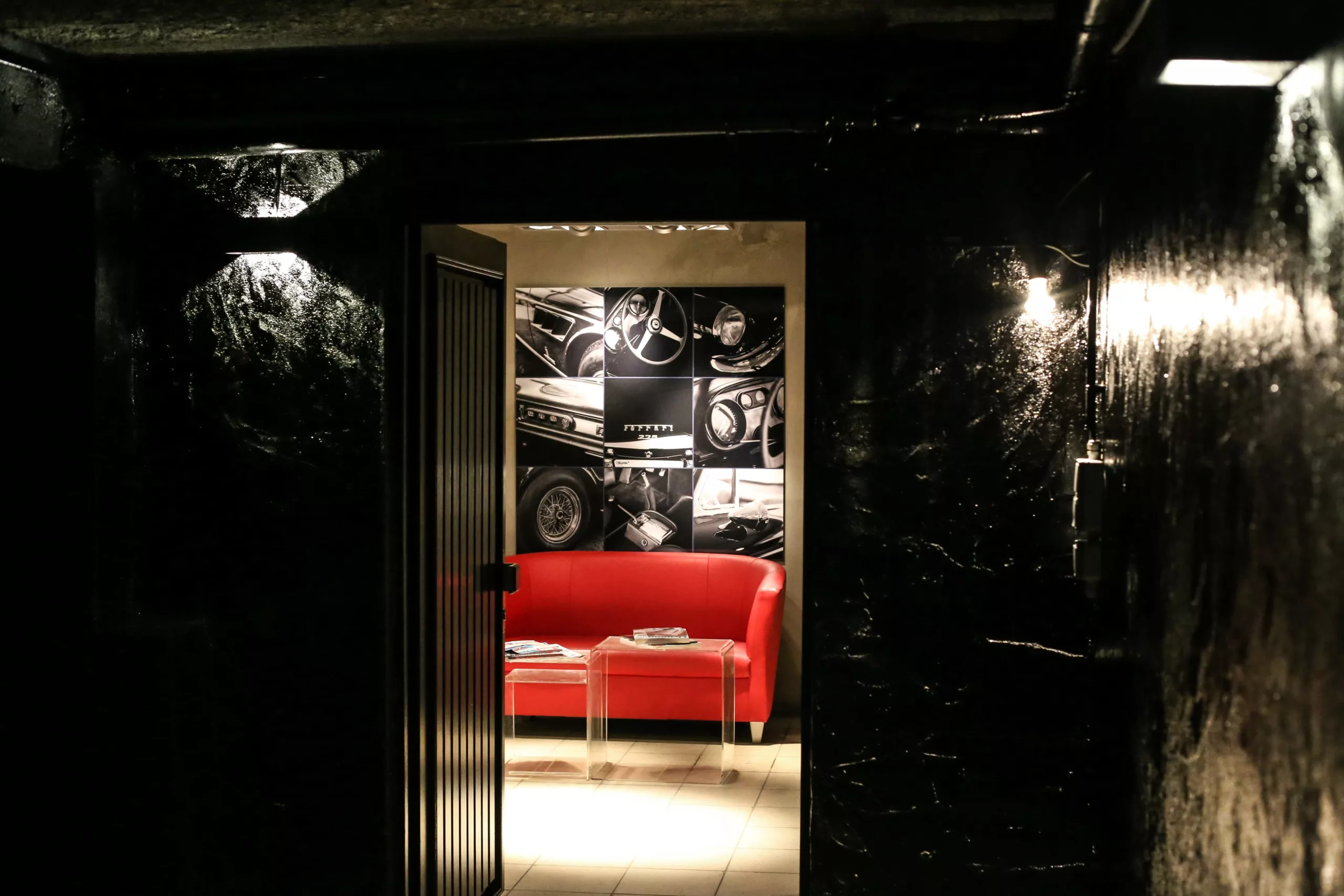 Obra Cars and Roses instalada en casa de un cliente - impresion fine art