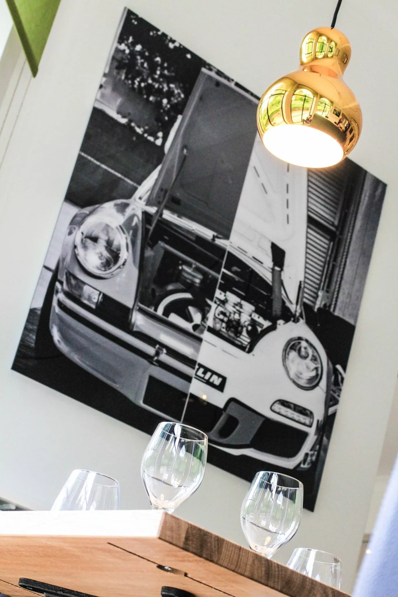 Obra Cars and Roses instalada en casa de un cliente - impresion fine art