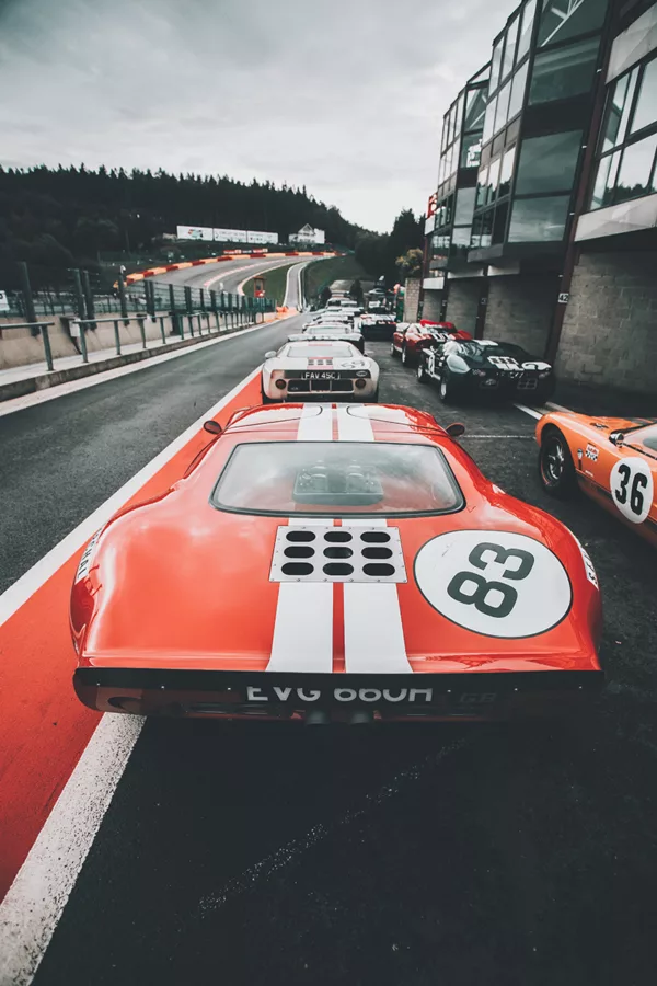 Ford GT40 en la parrilla de salida de Spa, fotografía de arte