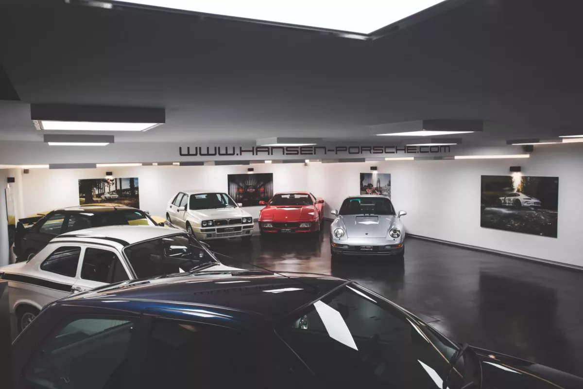 Obra Cars and Roses instalada en casa de un cliente – fotografía de autor