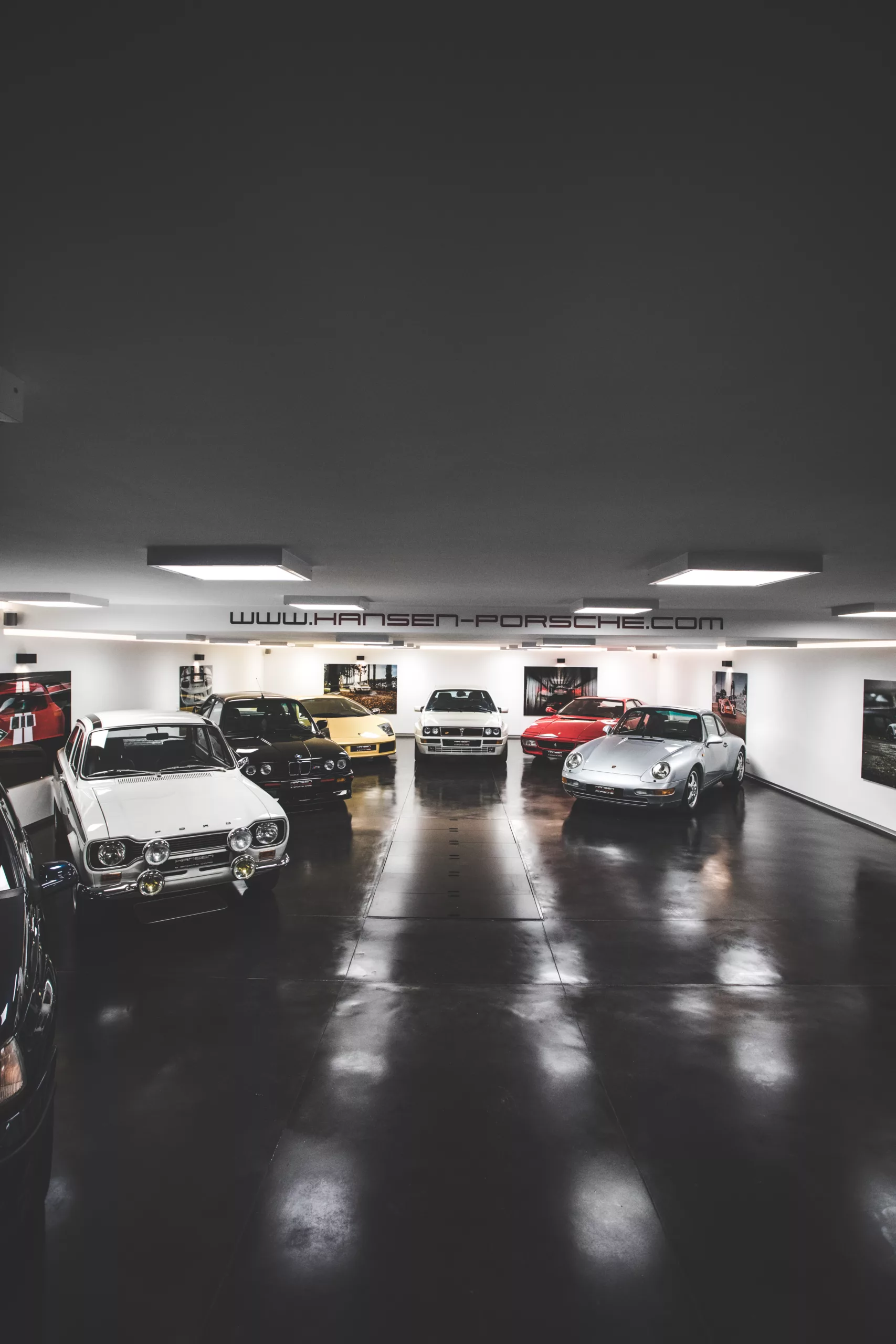 Obra Cars and Roses instalada en casa de un cliente - impresion fine art