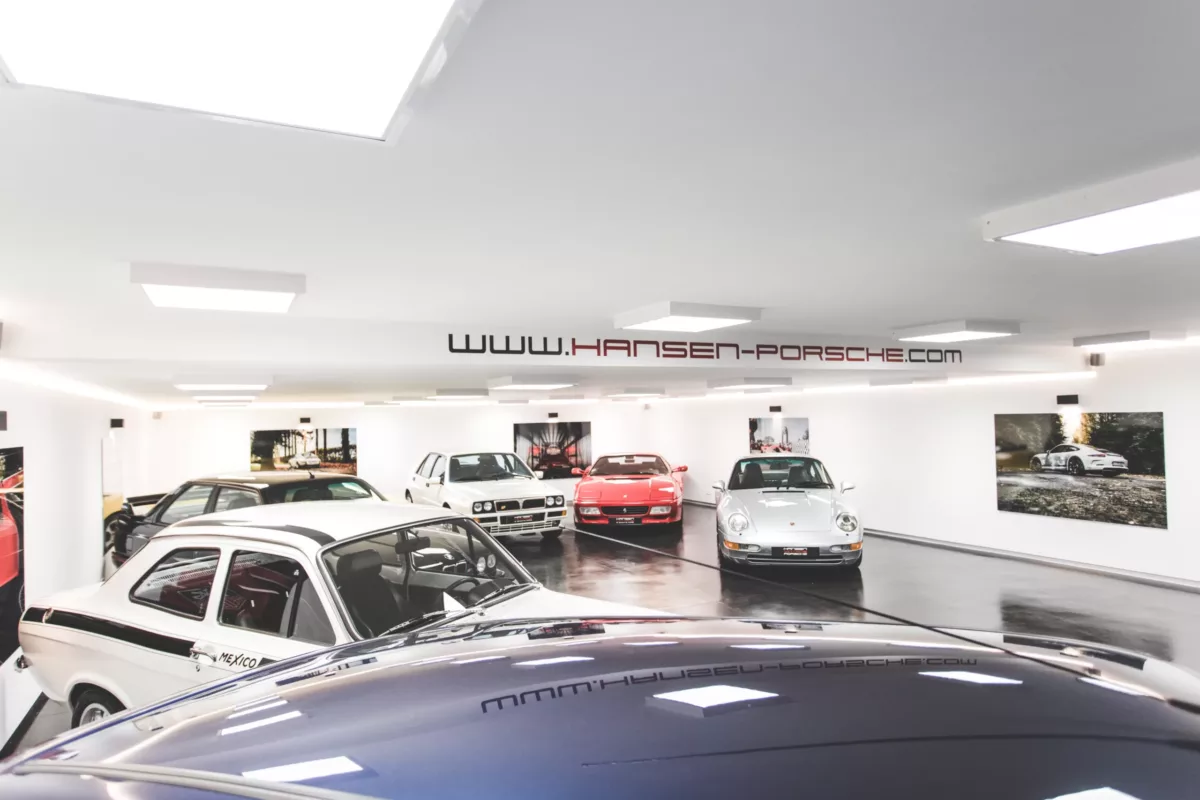 Obra Cars and Roses instalada en casa de un cliente – fotografía de autor