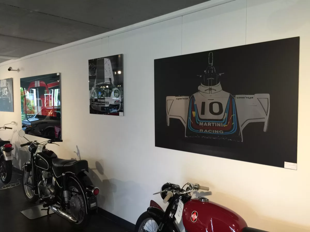 Obra Cars and Roses instalada en casa de un cliente – fotografía de autor