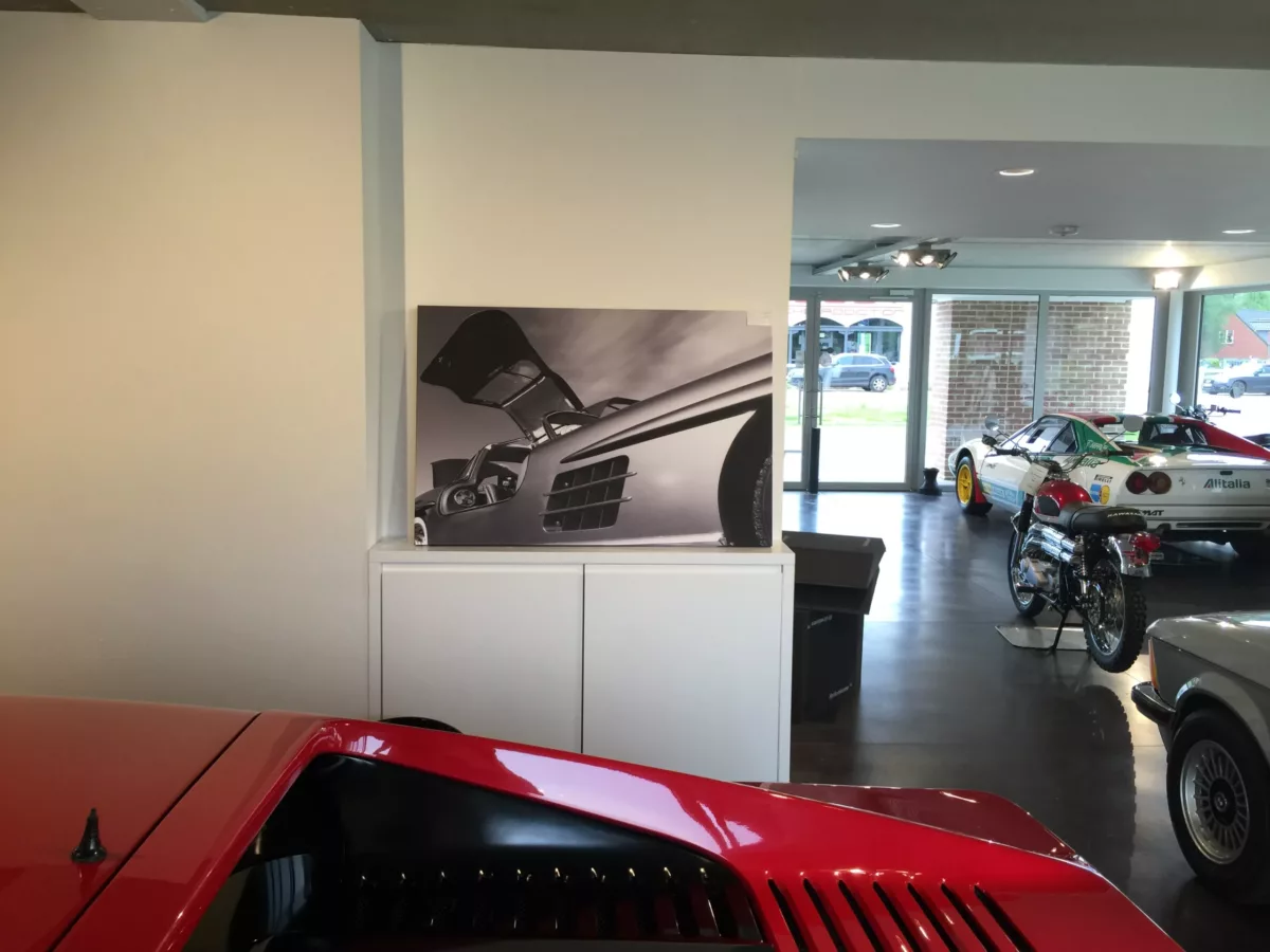 Obra Cars and Roses instalada en casa de un cliente – fotografía de autor
