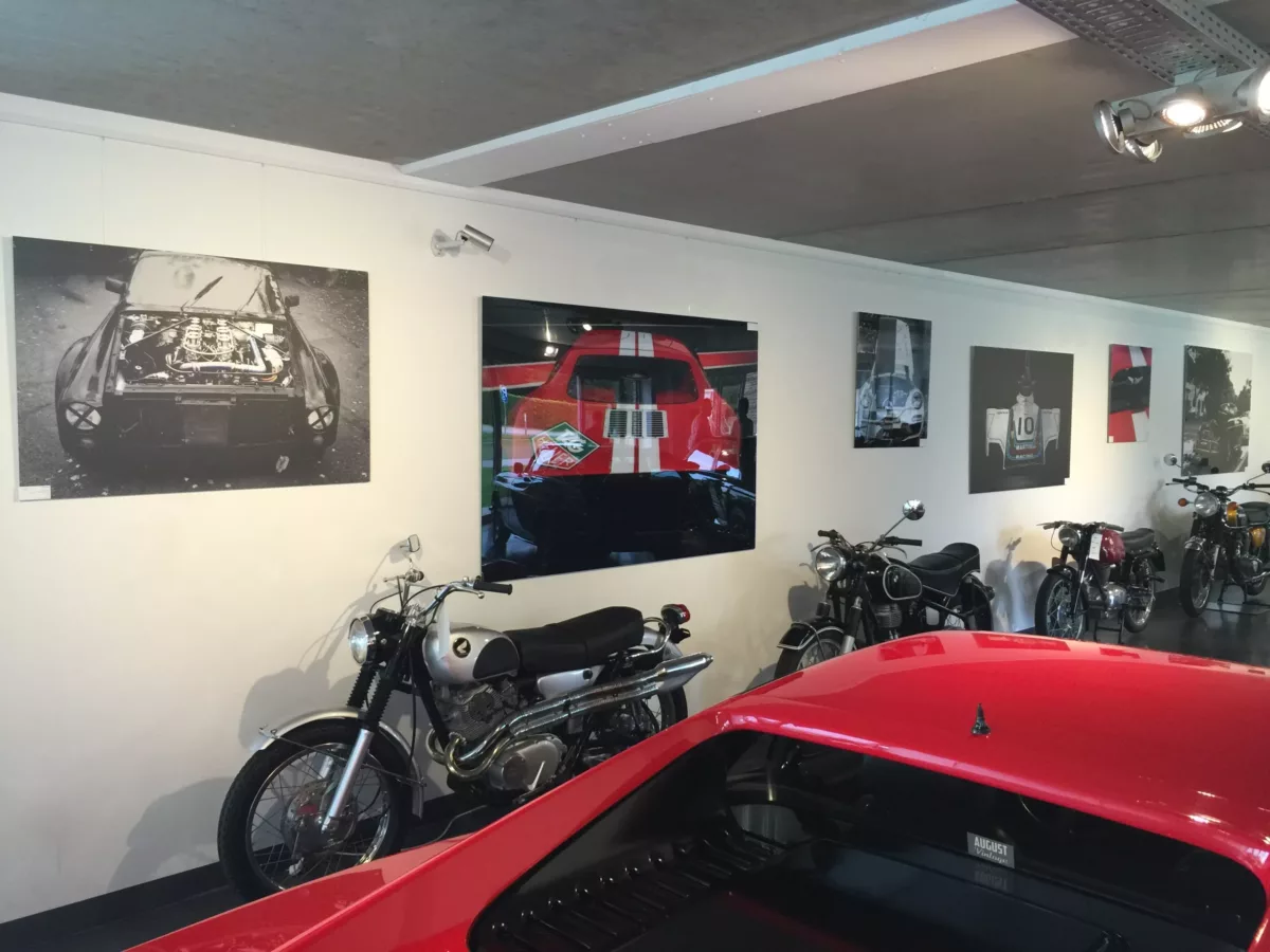 Obra Cars and Roses instalada en casa de un cliente – fotografía de autor