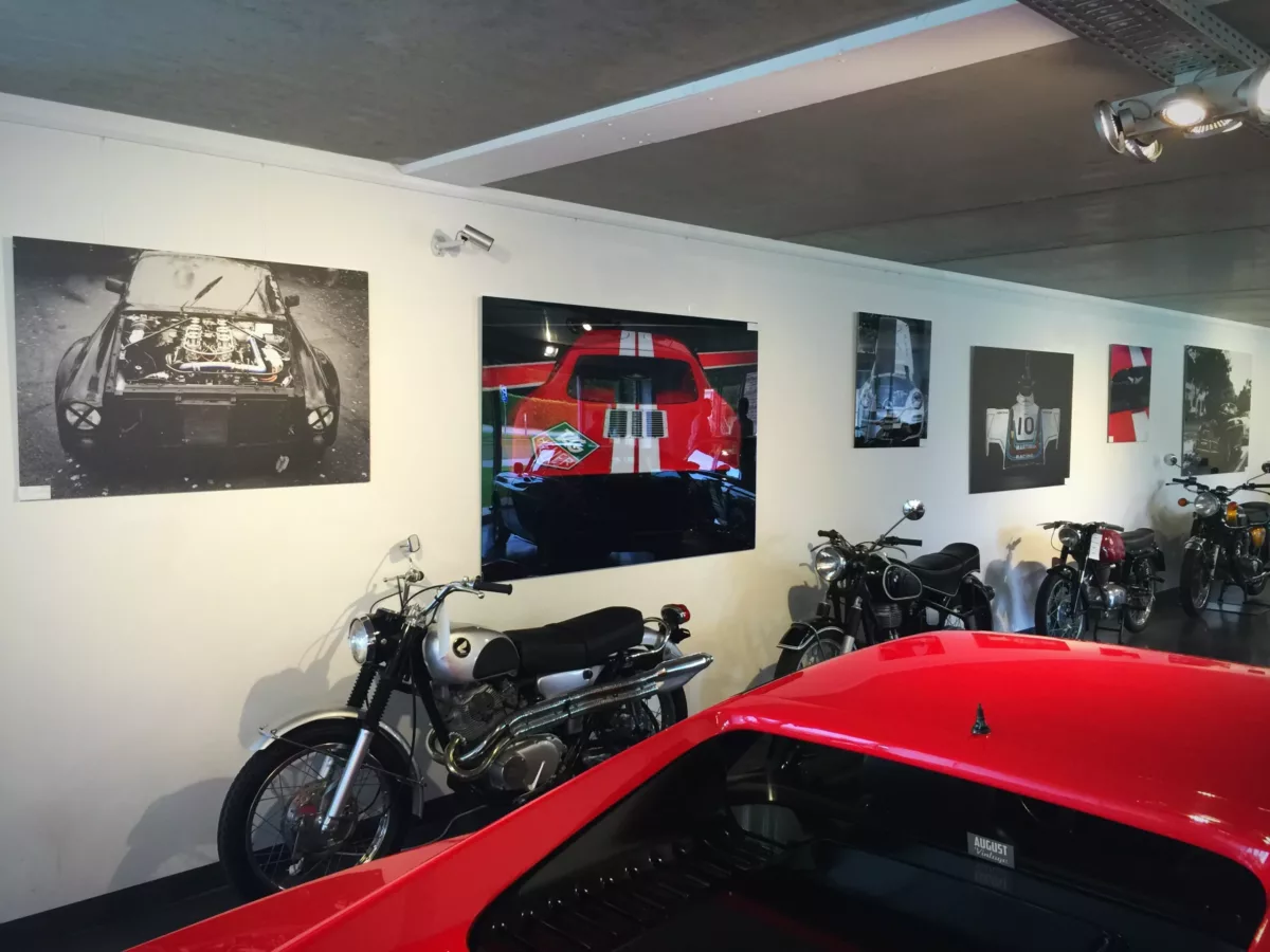 Obra Cars and Roses instalada en casa de un cliente – fotografía de autor