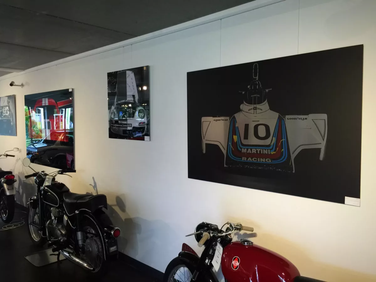 Obra Cars and Roses instalada en casa de un cliente – fotografía de autor