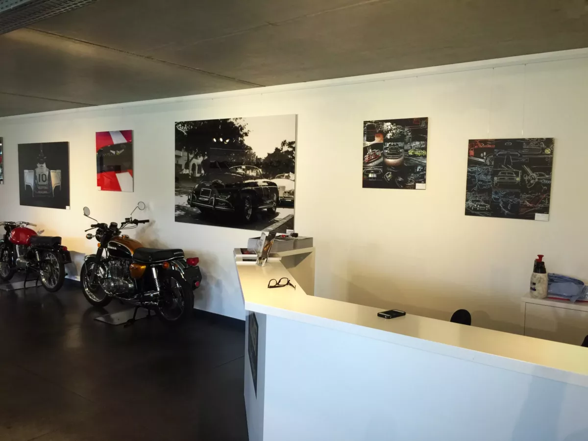Obra Cars and Roses instalada en casa de un cliente – fotografía de autor