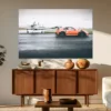 Cuadro Porsche GT3 RS pista mojada en un salón moderno